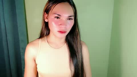 Snapshot of ur_innocent_girlx chatting on February 9, 2025, 2:40 pm QUEENSY online show from February 9, 2025, 2:40 pm