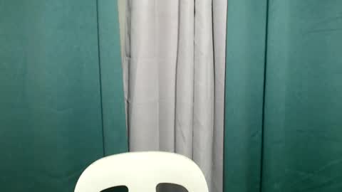 Snapshot of ur_innocent_girlx chatting on February 20, 2025, 12:19 am QUEENSY online show from February 20, 2025, 12:19 am