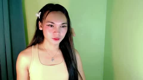 Snapshot of ur_innocent_girlx chatting on February 24, 2025, 6:36 pm QUEENSY online show from February 24, 2025, 6:36 pm