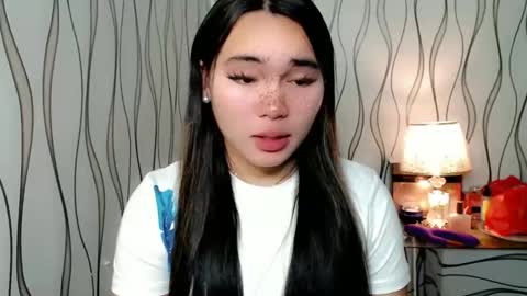 Snapshot of ur_innocent_girlx chatting on October 29, 2025, 12:46 am QUEENSY online show from October 29, 2025, 12:46 am