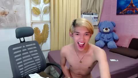 urasian_john20 online show from May 27, 2026, 7:44 pm