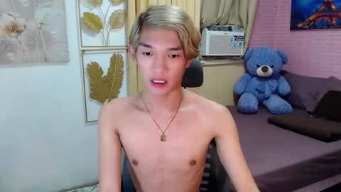urasian_john20 online show from June 1, 2026, 7:15 pm