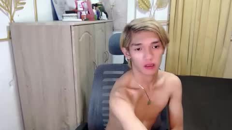 urasian_john20 online show from June 9, 2026, 3:23 pm