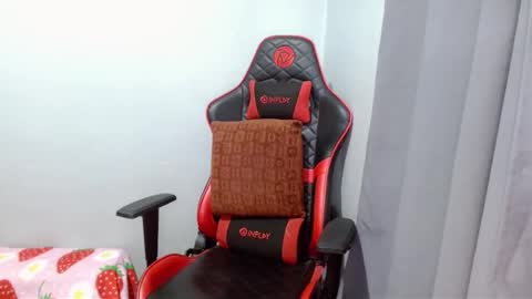 Snapshot of urasian_kentoyxx77 chatting on October 24, 2025, 1:57 am Kentoy online show from October 24, 2025, 1:57 am