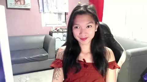 Snapshot of urasian_newra chatting on October 8, 2025, 5:43 pm NEWRA ALLISON online show from October 8, 2025, 5:43 pm