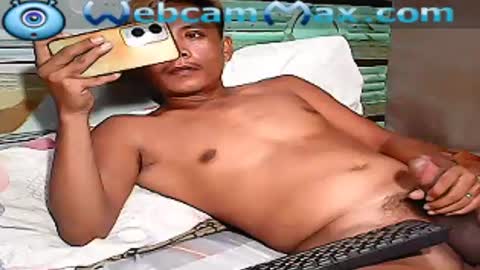 Snapshot of urasiandreamboyx chatting on December 19, 2025, 2:51 am John online show from December 19, 2025, 2:51 am