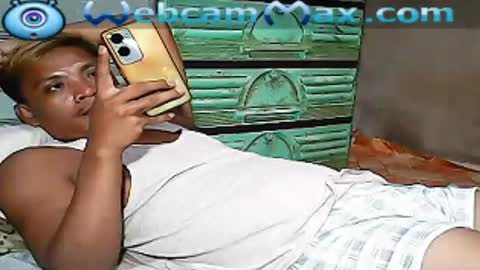 Snapshot of urasiandreamboyx chatting on December 19, 2025, 3:08 pm John online show from December 19, 2025, 3:08 pm