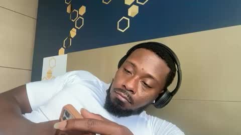 Snapshot of urbandick5 chatting on February 19, 2026, 4:58 pm urbandick5 online show from February 19, 2026, 4:58 pm