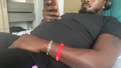 Snapshot of urbandick5 chatting on March 19, 2026, 12:31 pm urbandick5 online show from March 19, 2026, 12:31 pm