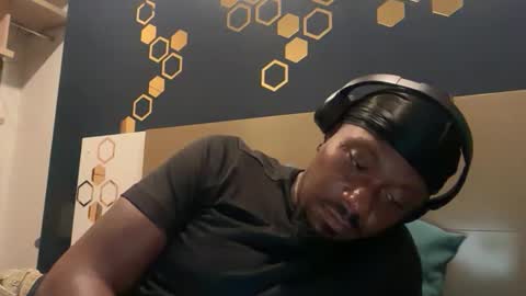 Snapshot of urbandick5 chatting on April 1, 2026, 7:20 am urbandick5 online show from April 1, 2026, 7:20 am