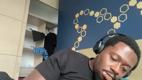 Snapshot of urbandick5 chatting on April 6, 2026, 12:06 pm urbandick5 online show from April 6, 2026, 12:06 pm