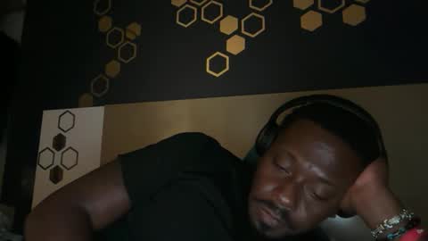 Snapshot of urbandick5 chatting on April 7, 2026, 12:11 am urbandick5 online show from April 7, 2026, 12:11 am