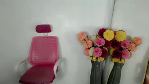 Snapshot of urbitchfantasexx_miles25 chatting on December 7, 2024, 3:52 pm Miles online show from December 7, 2024, 3:52 pm