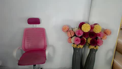 Snapshot of urbitchfantasexx_miles25 chatting on December 22, 2024, 8:05 am Miles online show from December 22, 2024, 8:05 am