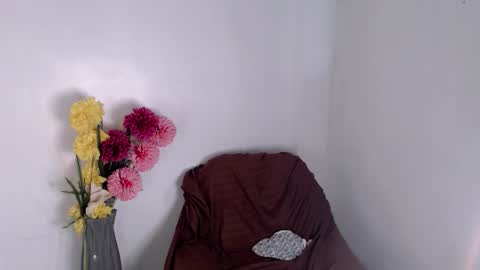 Snapshot of urbitchfantasexx_miles25 chatting on November 25, 2025, 9:20 am Miles online show from November 25, 2025, 9:20 am