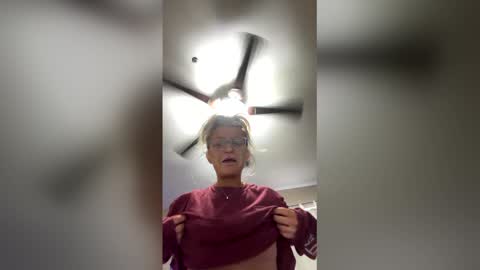 urblondeobsessionxo online show from April 19, 2026, 9:50 pm