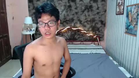 urdreamboy_doms online show from May 29, 2026, 4:43 am