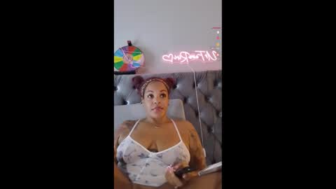 Snapshot of urfaveriri chatting on October 17, 2025, 9:34 am urfaveriri online show from October 17, 2025, 9:34 am