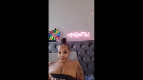 Snapshot of urfaveriri chatting on November 10, 2025, 5:23 pm urfaveriri online show from November 10, 2025, 5:23 pm