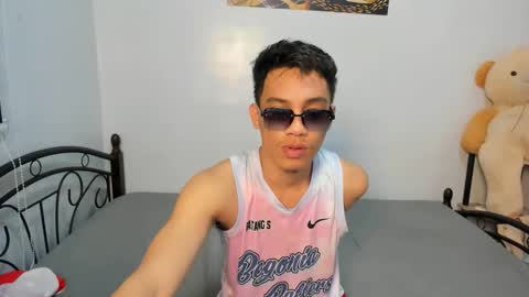 urfucker_vinz online show from February 16, 2026, 4:30 am