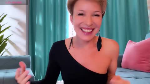 Snapshot of urgoddessjenny chatting on September 27, 2025, 12:21 pm Jenny online show from September 27, 2025, 12:21 pm