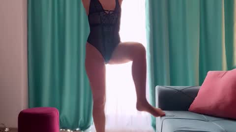 Snapshot of urgoddessjenny chatting on October 9, 2025, 11:30 am Jenny online show from October 9, 2025, 11:30 am