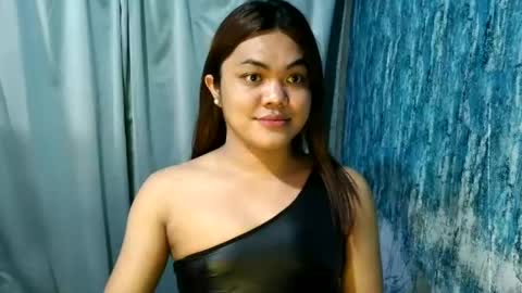 Snapshot of urhottie_bella chatting on June 18, 2026, 2:45 am urhottie_bella online show from June 18, 2026, 2:45 am