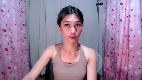 urloverjasmine_xx online show from April 8, 2026, 6:19 pm