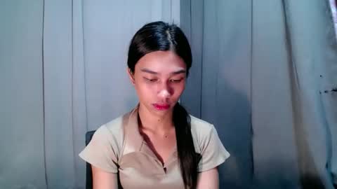 urloverjasmine_xx online show from April 24, 2026, 1:24 pm