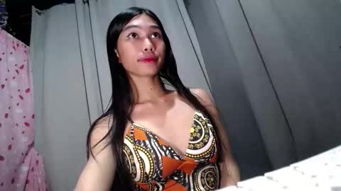 urloverjasmine_xx online show from April 28, 2026, 2:33 pm