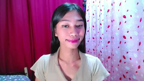 urloverjasmine_xx online show from July 29, 2026, 9:46 pm