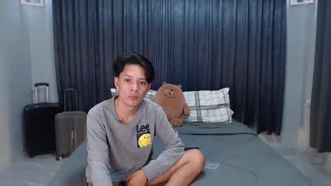 Snapshot of urpinoyasianx chatting on February 12, 2025, 3:27 pm Mel online show from February 12, 2025, 3:27 pm