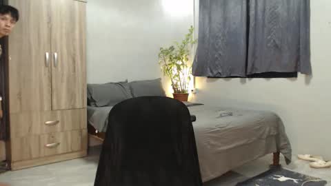 Snapshot of urpinoyasianx chatting on February 15, 2026, 3:42 pm Mel online show from February 15, 2026, 3:42 pm