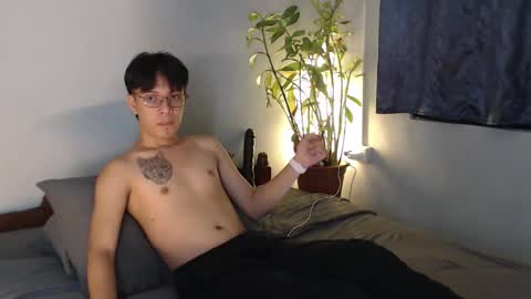 Snapshot of urpinoyasianx chatting on February 19, 2026, 8:43 am Mel online show from February 19, 2026, 8:43 am