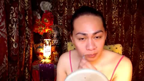 Snapshot of urtimelessbeauty chatting on December 29, 2024, 6:05 pm Merca online show from December 29, 2024, 6:05 pm