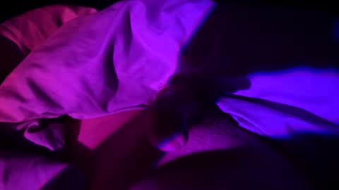 user1023946763 online show from April 3, 2026, 12:52 am