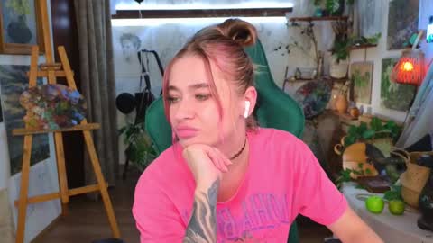 Snapshot of uvrays999 chatting on December 2, 2024, 8:55 pm Leila online show from December 2, 2024, 8:55 pm