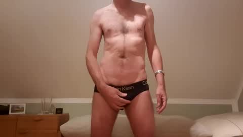 Snapshot of uwe_online chatting on November 4, 2025, 7:13 pm UWE online show from November 4, 2025, 7:13 pm