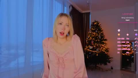 Snapshot of uwu_flower chatting on March 5, 2026, 1:18 pm Chloe online show from March 5, 2026, 1:18 pm