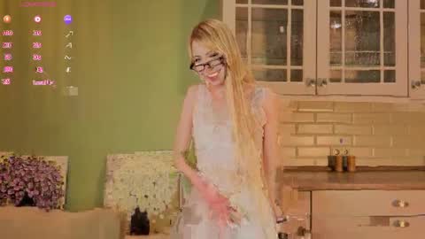 Snapshot of uwu_flower chatting on March 23, 2026, 8:35 pm Chloe online show from March 23, 2026, 8:35 pm