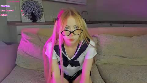 Snapshot of uwu_flower chatting on July 10, 2026, 9:39 pm Chloe online show from July 10, 2026, 9:39 pm