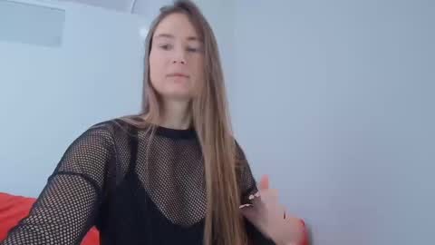 Snapshot of va_len_sea_ya chatting on March 7, 2025, 7:41 am Valensiya online show from March 7, 2025, 7:41 am