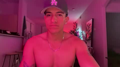 vaderpapi19 online show from February 3, 2026, 8:19 am