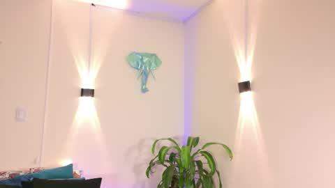 vainilla_secret online show from August 1, 2026, 1:32 pm