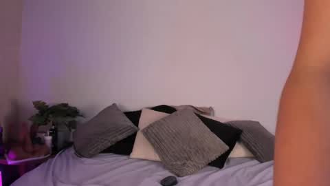 Snapshot of vainilla_whisper chatting on October 29, 2025, 4:15 am Vainilla online show from October 29, 2025, 4:15 am