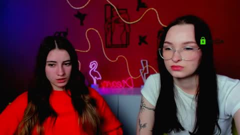 vaiolet_lovely online show from April 16, 2026, 5:19 am