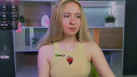 vaiolet_lovely online show from April 28, 2026, 2:27 am