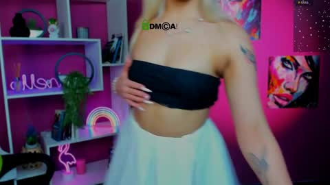 vaiolet_lovely online show from May 5, 2026, 3:25 am