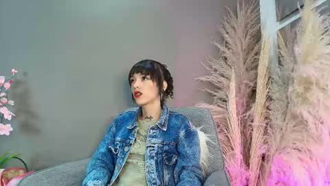 V A I O L E T T  S M I T H online show from February 4, 2026, 4:24 pm