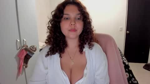 Snapshot of valen_smile_ chatting on December 6, 2024, 2:13 am valen_smile_ online show from December 6, 2024, 2:13 am